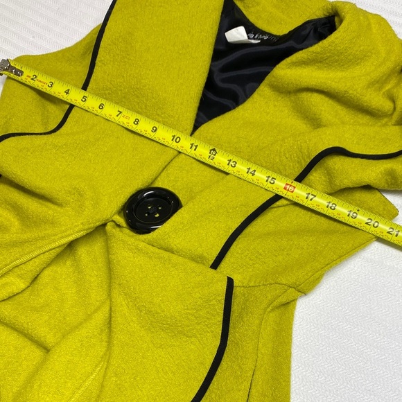 Song & Sung Wool Cape Flowy Waterfall Chartreuse Green Black Trim Size Medium - Picture 10 of 14